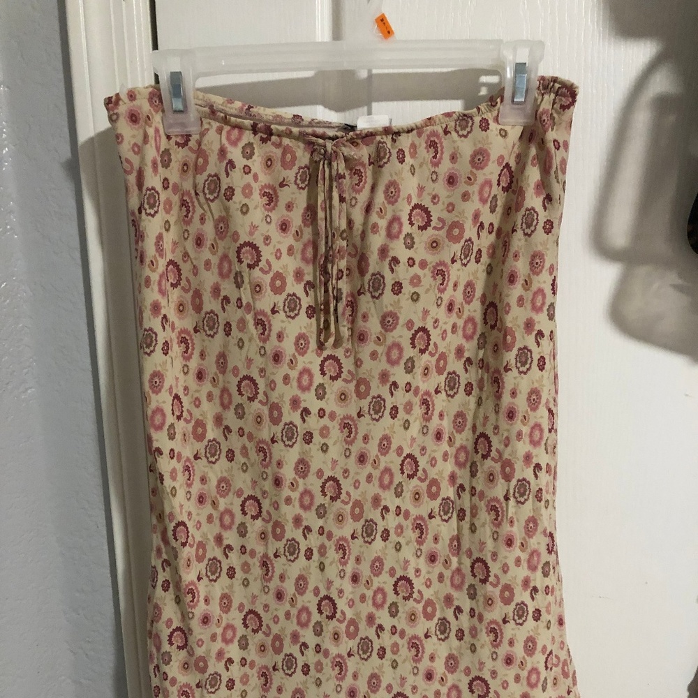 flowery knee skirt